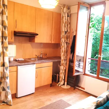 Apartment In Montmartre