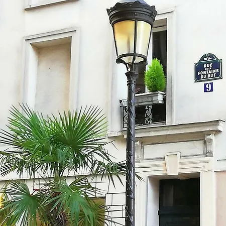 Apartment In Montmartre